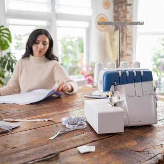 HUSQVARNA® VIKING® AMBER™ Air S 400 – shown on workspace table