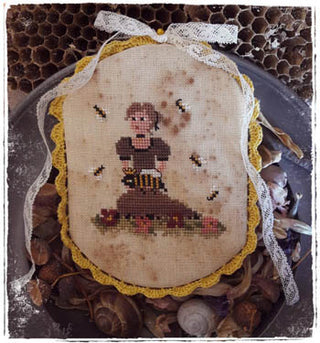 Queen Bee Cross Stitch Pattern by Fairy Wool in the Wood