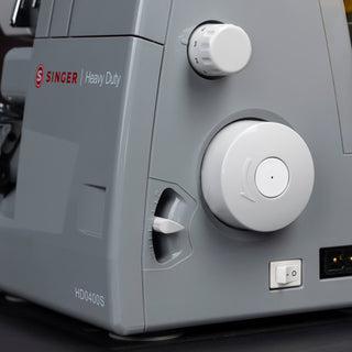 SINGER® HD0400S – adjustable tension dials close-up