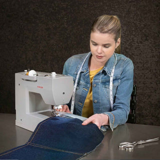 SINGER® Heavy Duty 6700C Sewing Machine sewing denim fabric - product demonstration