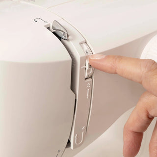 Singer M1500 – stitch selection dial close-up