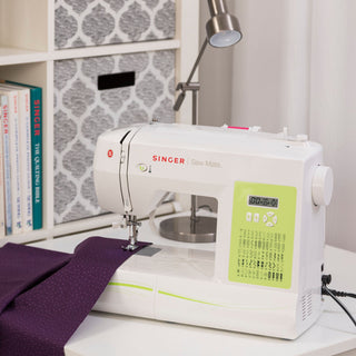 SINGER® Sew Mate 5400 – displayed on sewing workspace
