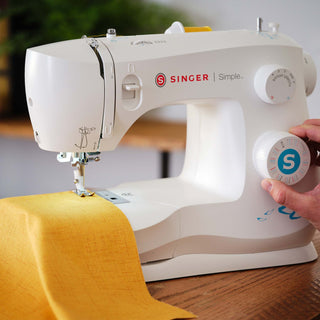 SINGER® Simple 3337 – displayed on sewing table