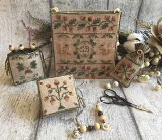 The Acorn Sewing Purse Cross Stitch Pattern by Mani di Donna