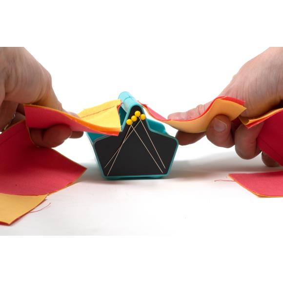 Thread Cutter Caddy by Dritz® – Crossed Hearts Needlework & Design
